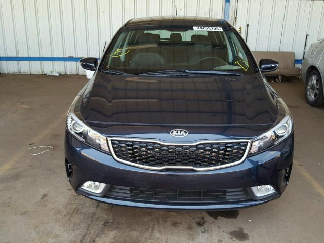 KNAFX5A89H5727298 - 2017 KIA FORTE EX BLACK photo 9