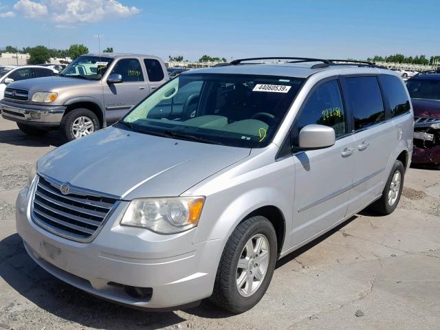 2A4RR5D16AR328800 - 2010 CHRYSLER TOWN & COU SILVER photo 2