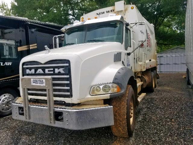 1M2AX13C2JM042638 - 2018 MACK 800 GU800 WHITE photo 2