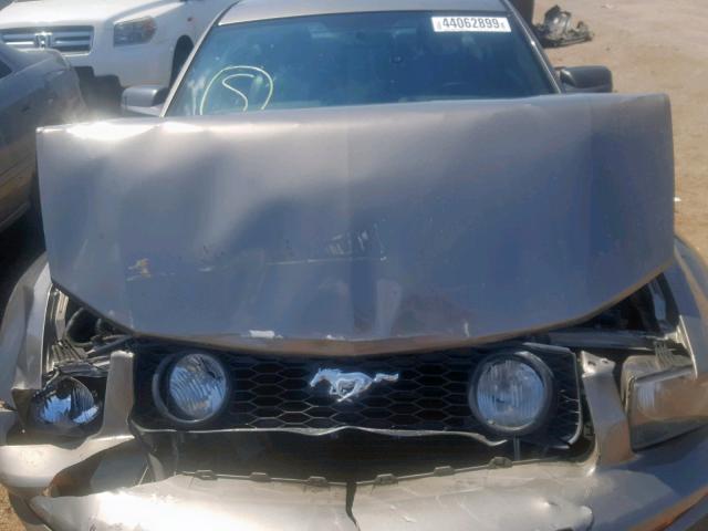 1ZVFT82H955177544 - 2005 FORD MUSTANG GT TAN photo 7