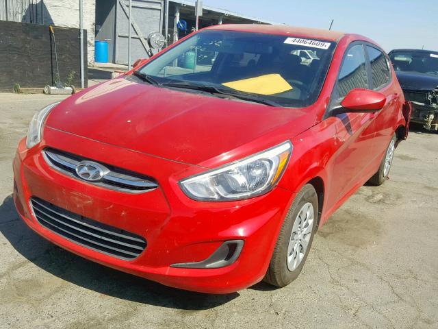 KMHCT5AE6GU279870 - 2016 HYUNDAI ACCENT SE RED photo 2