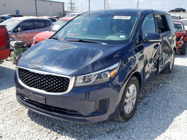 KNDMB5C16H6241177 - 2017 KIA SEDONA LX BLUE photo 2