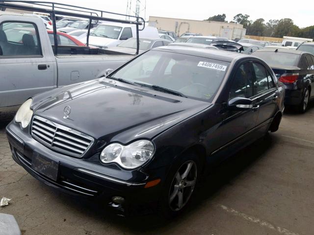 WDBRF61J05A653315 - 2005 MERCEDES-BENZ C 240 BLACK photo 2