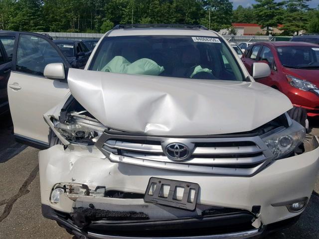 5TDBK3EHXBS054182 - 2011 TOYOTA HIGHLANDER WHITE photo 7