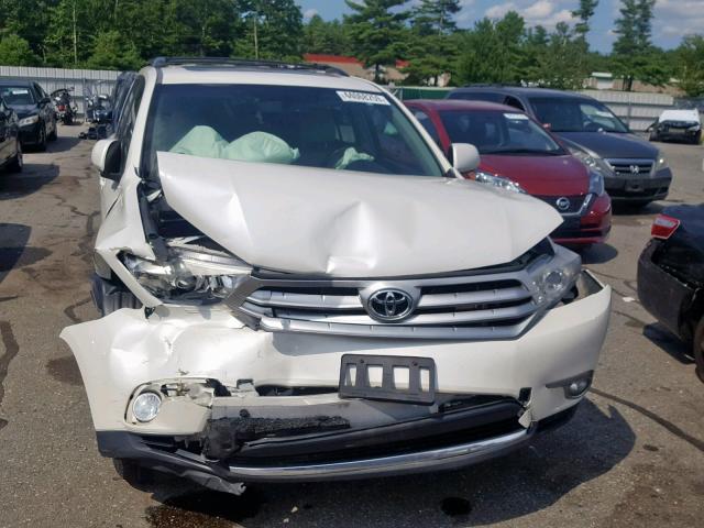 5TDBK3EHXBS054182 - 2011 TOYOTA HIGHLANDER WHITE photo 9