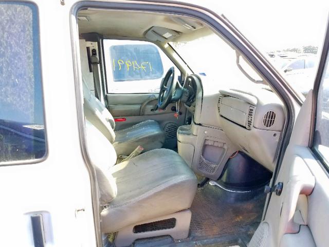 1GCDM19W7XB147109 - 1999 CHEVROLET ASTRO WHITE photo 5