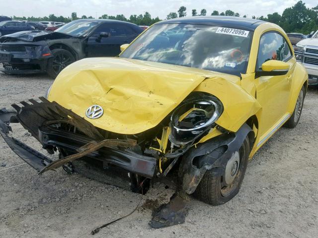 3VWJX7AT7DM670162 - 2013 VOLKSWAGEN BEETLE YELLOW photo 2