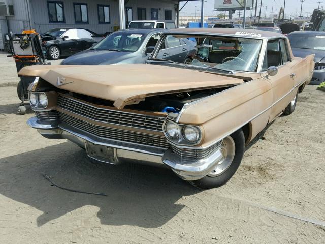 64J008007 - 1964 CADILLAC COUPE DEVI GOLD photo 2