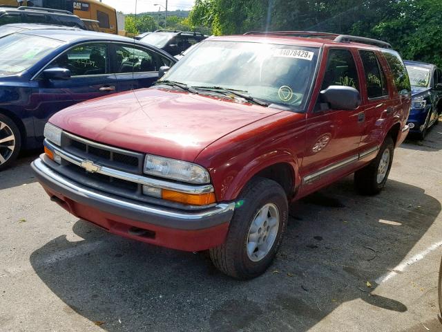 1GNDT13W9YK220789 - 2000 CHEVROLET BLAZER RED photo 2