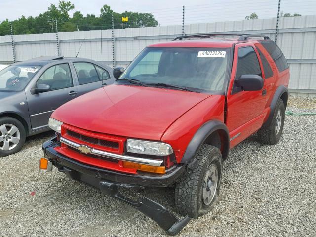 1GNCT18W71K175801 - 2001 CHEVROLET BLAZER RED photo 2