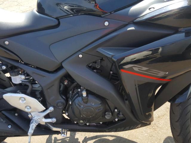 MH3RH06Y6JK017647 - 2018 YAMAHA YZFR3 BLACK photo 7