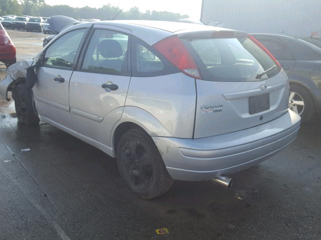 3FAFP37N45R119997 - 2005 FORD FOCUS ZX5 SILVER photo 3