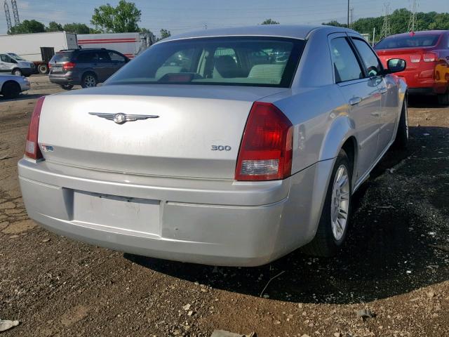 2C3JA43R75H597223 - 2005 CHRYSLER 300 SILVER photo 4