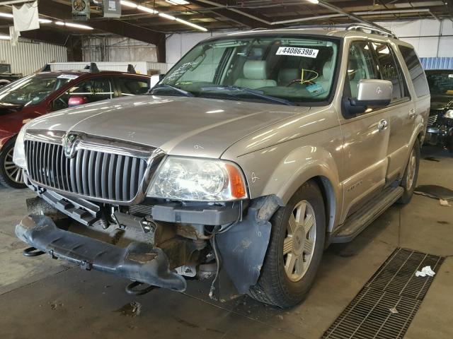 5LMFU28RX4LJ03193 - 2004 LINCOLN NAVIGATOR SILVER photo 2