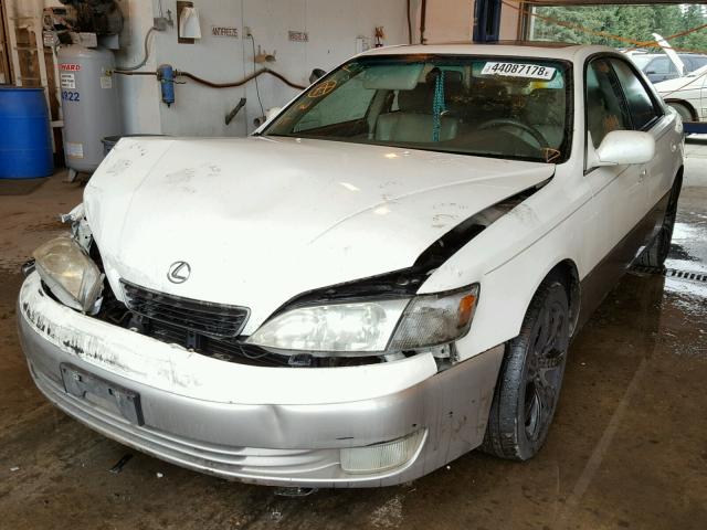 JT8BF28G6X5071154 - 1999 LEXUS ES 300 WHITE photo 2