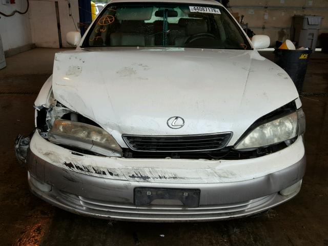 JT8BF28G6X5071154 - 1999 LEXUS ES 300 WHITE photo 7