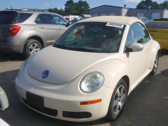 3VWRF31Y06M325777 - 2006 VOLKSWAGEN NEW BEETLE CREAM photo 2