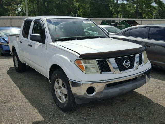 1N6AD07U26C468429 - 2006 NISSAN FRONTIER C WHITE photo 1