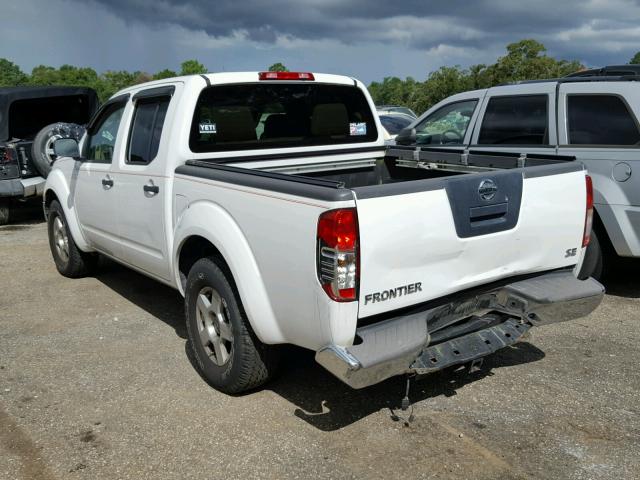 1N6AD07U26C468429 - 2006 NISSAN FRONTIER C WHITE photo 3