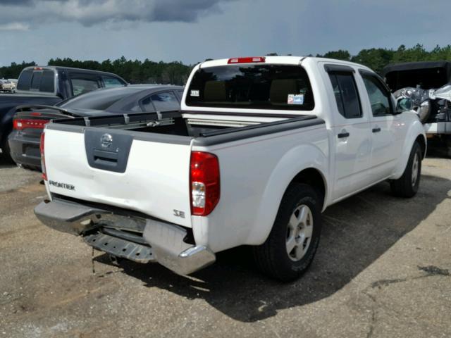 1N6AD07U26C468429 - 2006 NISSAN FRONTIER C WHITE photo 4