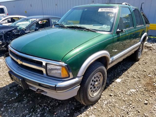 1GNDT13W4V2131093 - 1997 CHEVROLET BLAZER GREEN photo 2