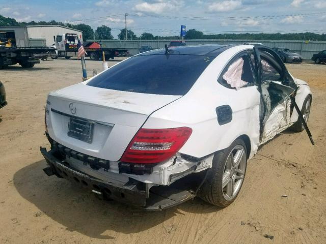 WDDGJ4HB5DG098664 - 2013 MERCEDES-BENZ C 250 WHITE photo 4