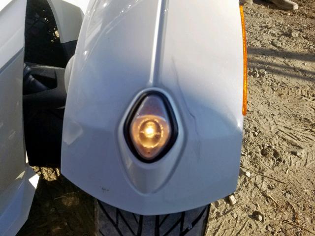 2BXNBDD12EV001231 - 2014 CAN-AM SPYDER ROA WHITE photo 18