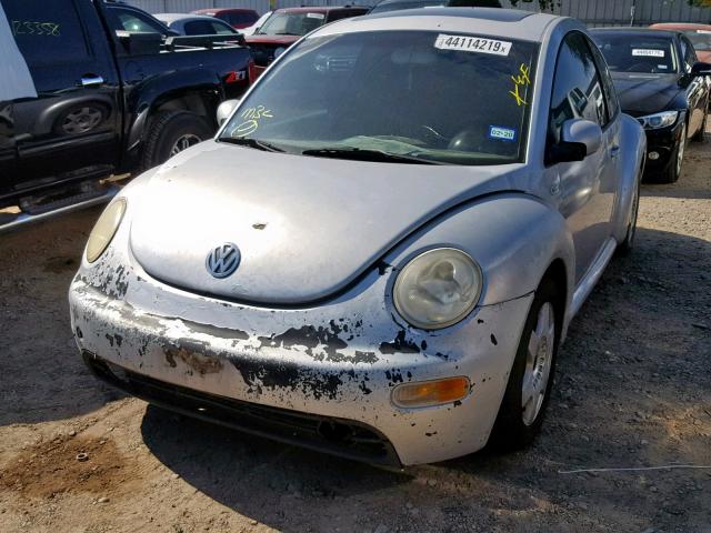 3VWCS21C91M431959 - 2001 VOLKSWAGEN NEW BEETLE 银色 照片 2