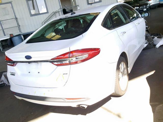 3FA6P0PU1HR276798 - 2017 FORD FUSION SE WHITE photo 4