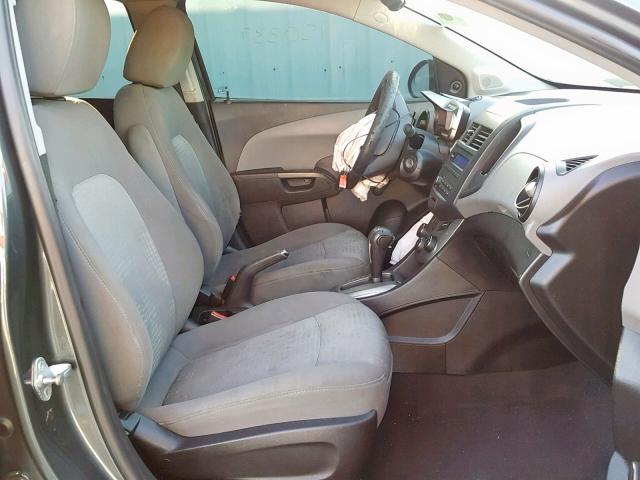 1G1JA5SH0D4120552 - 2013 CHEVROLET SONIC LS 灰色 照片 5