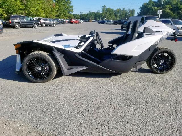57XAASFA9K8133509 - 2019 POLARIS SLINGSHOT WHITE photo 3