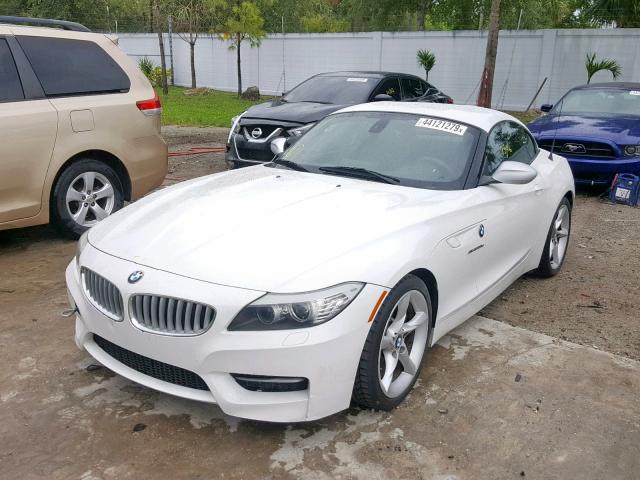 WBALM1C54BE393759 - 2011 BMW Z4 SDRIVE3 WHITE photo 2