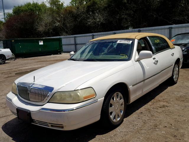 1LNHM85W43Y622640 - 2003 LINCOLN TOWN CAR C WHITE photo 2