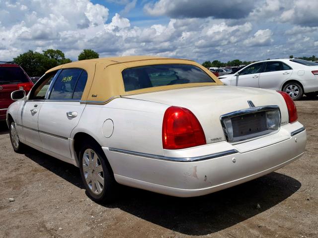 1LNHM85W43Y622640 - 2003 LINCOLN TOWN CAR C WHITE photo 3