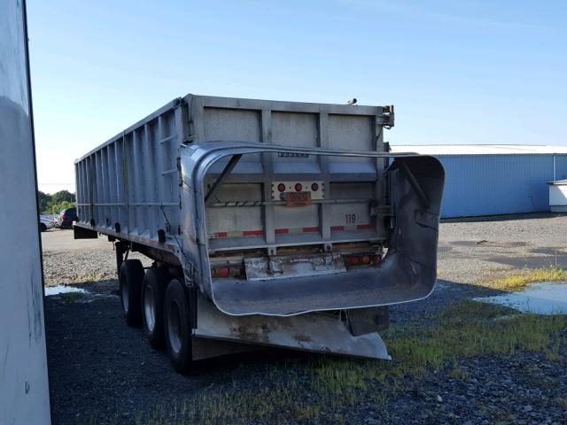 1P9DA7M3X2A053643 - 2002 PARK TRAILER SILVER photo 3