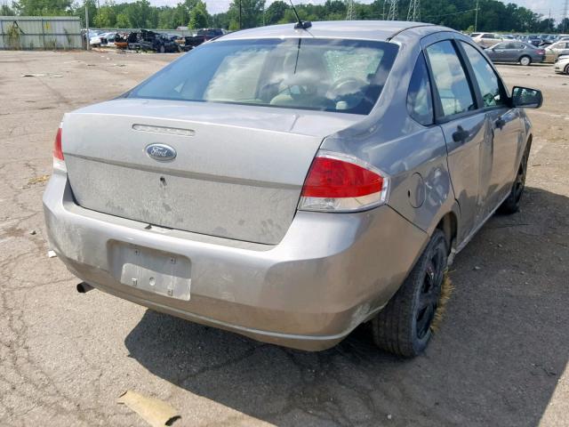 1FAHP34N68W228606 - 2008 FORD FOCUS S/SE SILVER photo 4