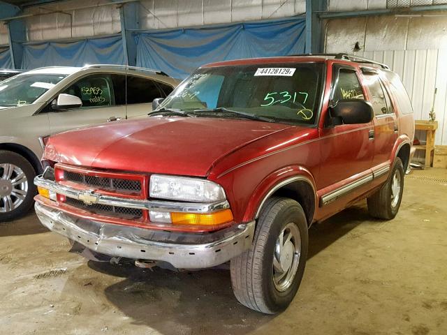 1GNDT13W9Y2215317 - 2000 CHEVROLET BLAZER RED photo 2