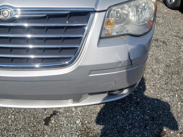 2A8HR54P98R697398 - 2008 CHRYSLER TOWN & COU SILVER photo 10