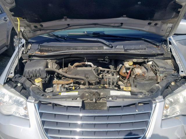 2A8HR54P98R697398 - 2008 CHRYSLER TOWN & COU SILVER photo 7