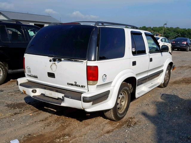 1GNDT13W2W2167933 - 1998 CHEVROLET BLAZER WHITE photo 4