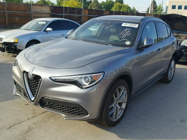 ZASFAKNNXJ7B81308 - 2018 ALFA ROMEO STELVIO TI GRAY photo 2
