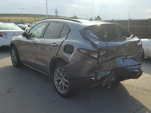 ZASFAKNNXJ7B81308 - 2018 ALFA ROMEO STELVIO TI GRAY photo 3