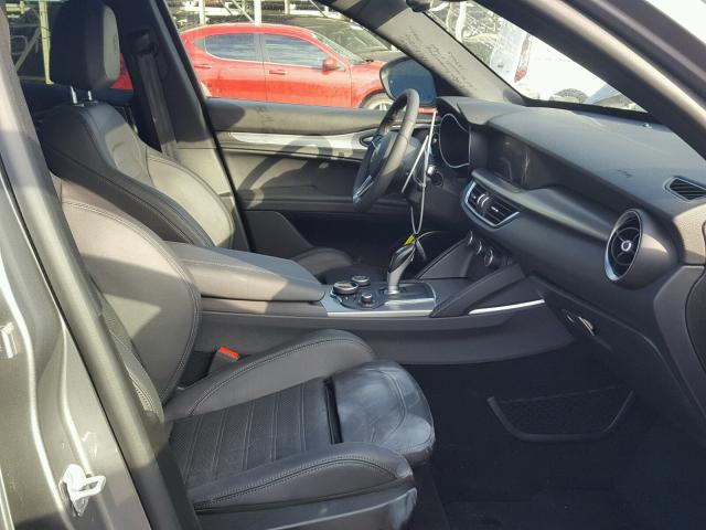 ZASFAKNNXJ7B81308 - 2018 ALFA ROMEO STELVIO TI GRAY photo 5