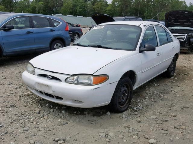 3FAFP13P12R138241 - 2002 FORD ESCORT WHITE photo 2