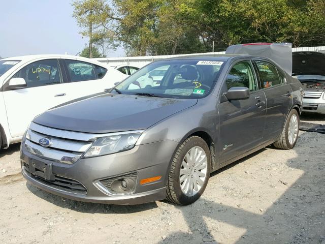 3FADP0L30AR320218 - 2010 FORD FUSION HYB GRAY photo 2