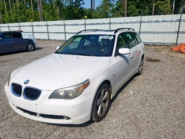 WBANN73516CN02740 - 2006 BMW 530 XIT WHITE photo 2