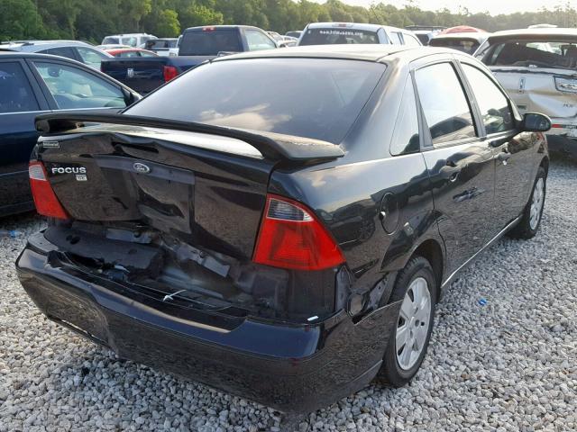 1FAHP34N67W226577 - 2007 FORD FOCUS ZX4 BLACK photo 4