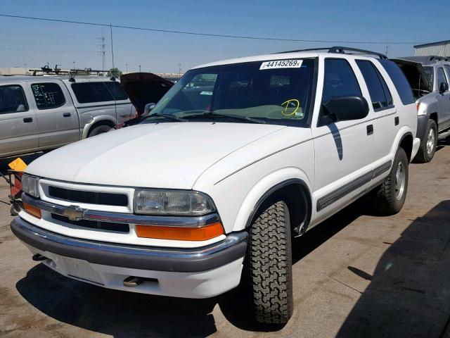 1GNDT13W4Y2281502 - 2000 CHEVROLET BLAZER WHITE photo 2