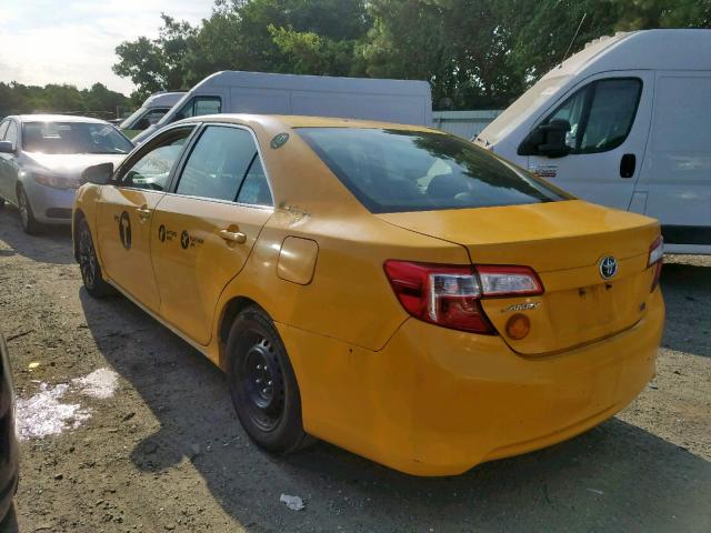 4T1BD1FK3CU019338 - 2012 TOYOTA CAMRY HYBR YELLOW photo 3