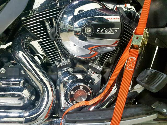 1HD1FCM19FB642977 - 2015 HARLEY-DAVIDSON FLHTCU ULT RED photo 11